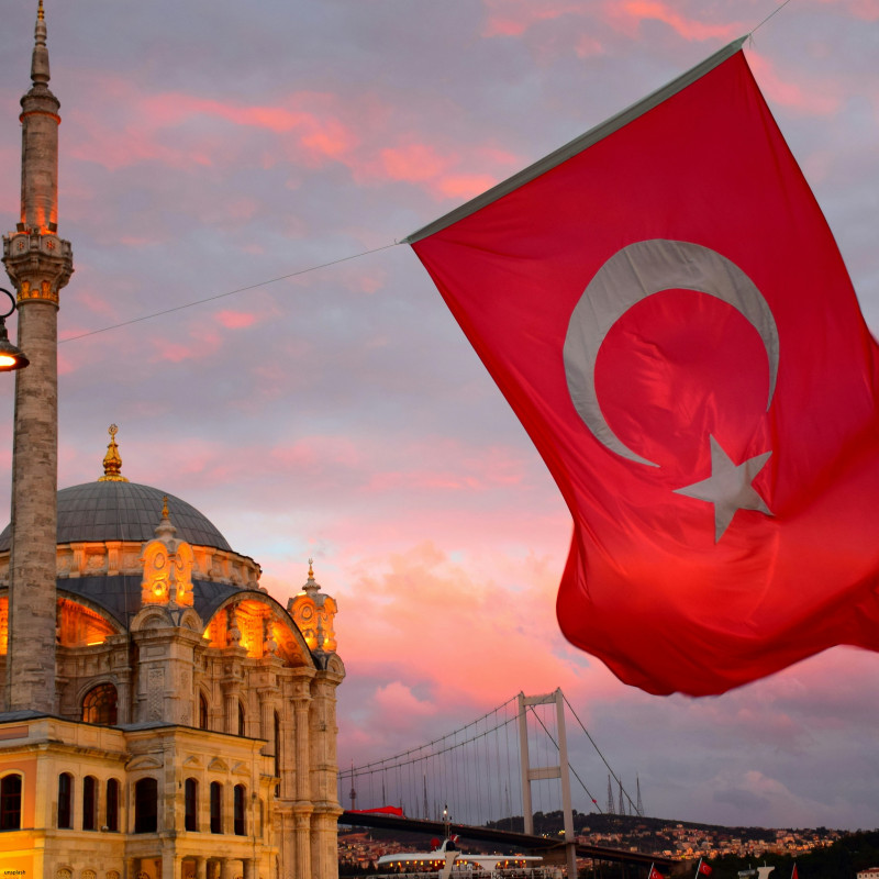 Turquía Con Playa Y Dubai Con Abu Dhabi